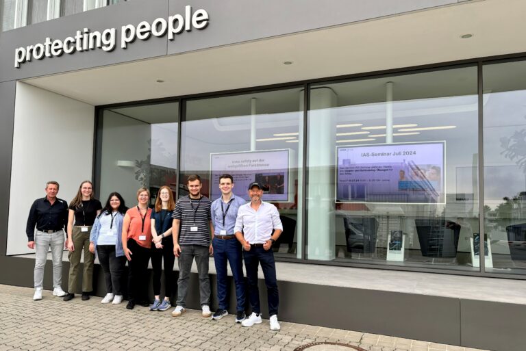 Student excursion to Uvex