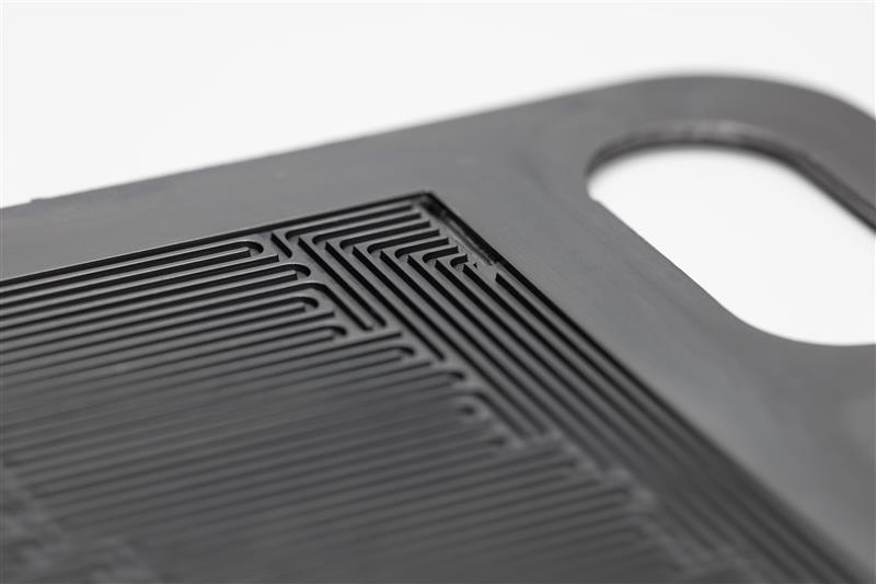 Dynamically tempered injection compression molding